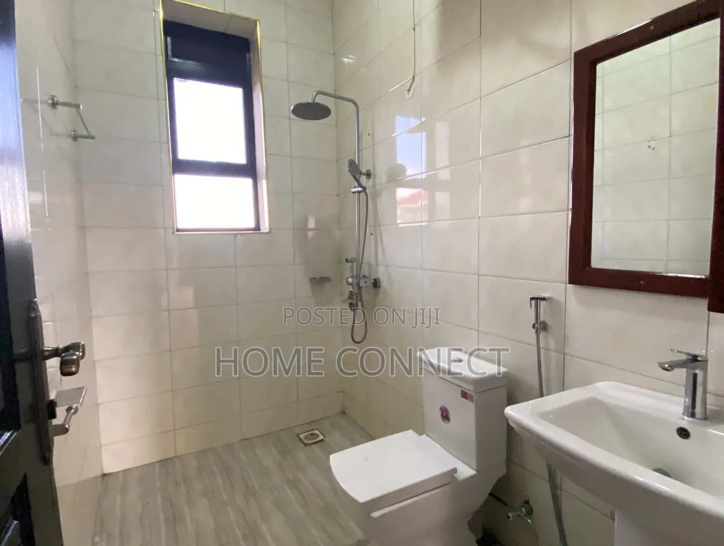 3bdrm Apartment in Muyenga, Central Division for rent