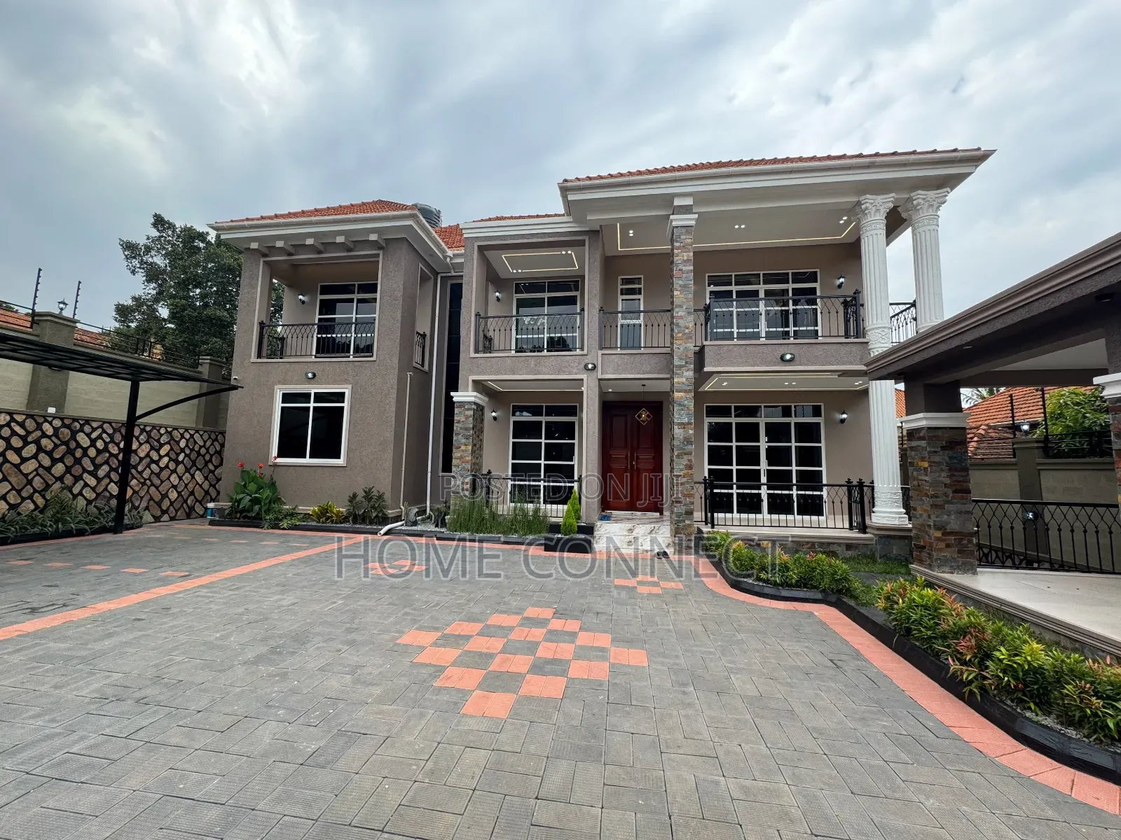6bdrm Duplex in Lubowa, Central Division for sale