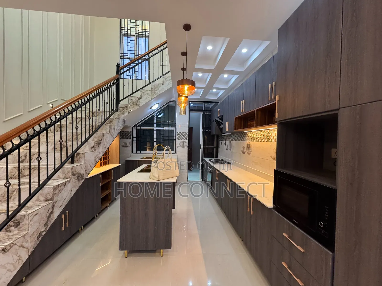6bdrm Duplex in Lubowa, Central Division for sale