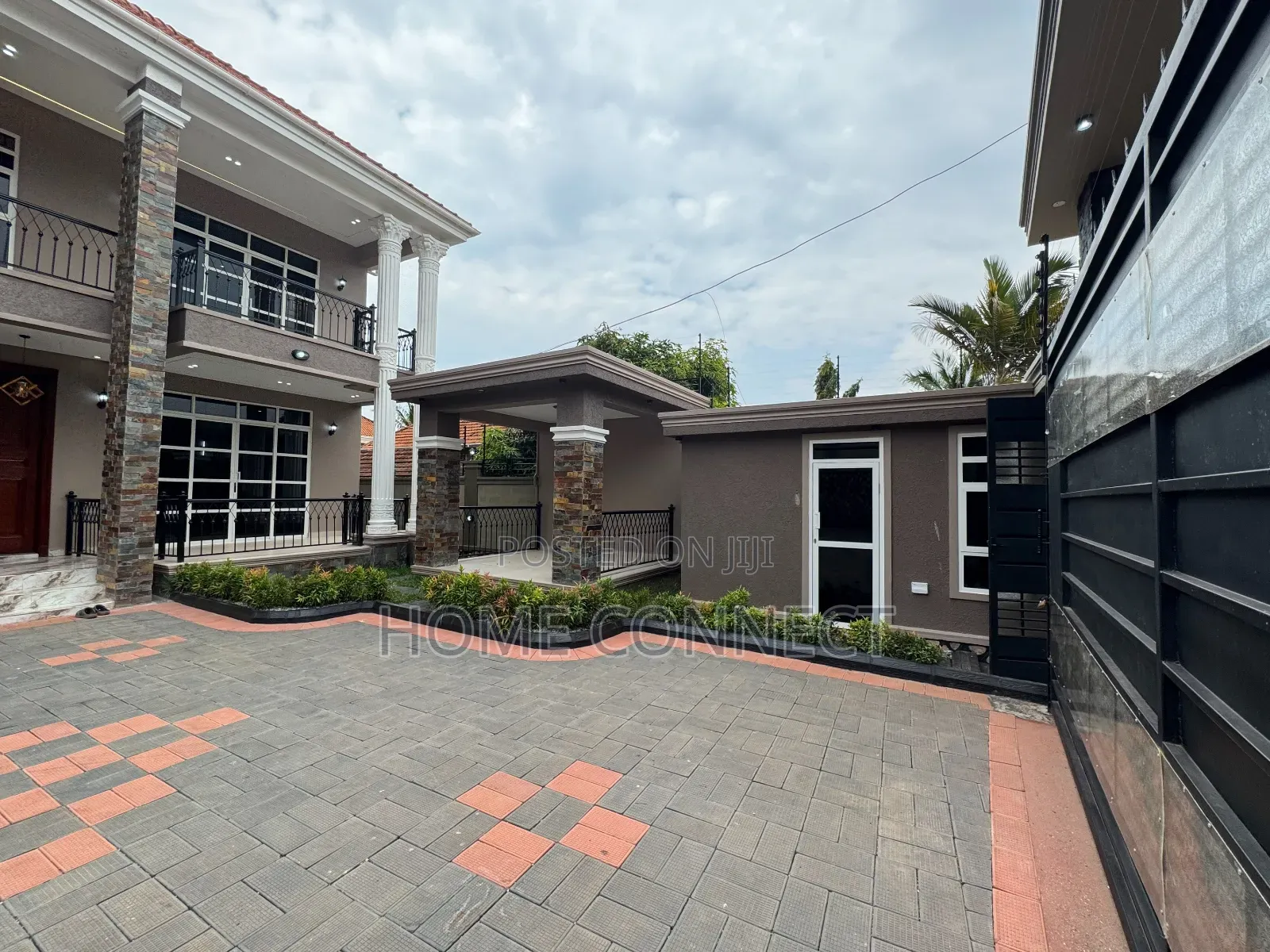 6bdrm Duplex in Lubowa, Central Division for sale