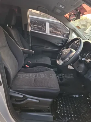 Toyota Ractis 1.3 FWD 2012 Silver
