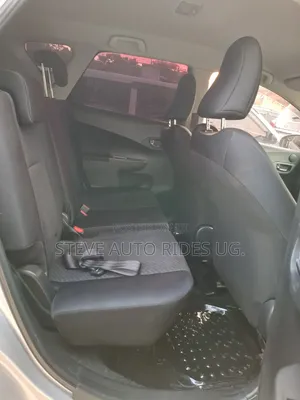 Toyota Ractis 1.3 FWD 2012 Silver