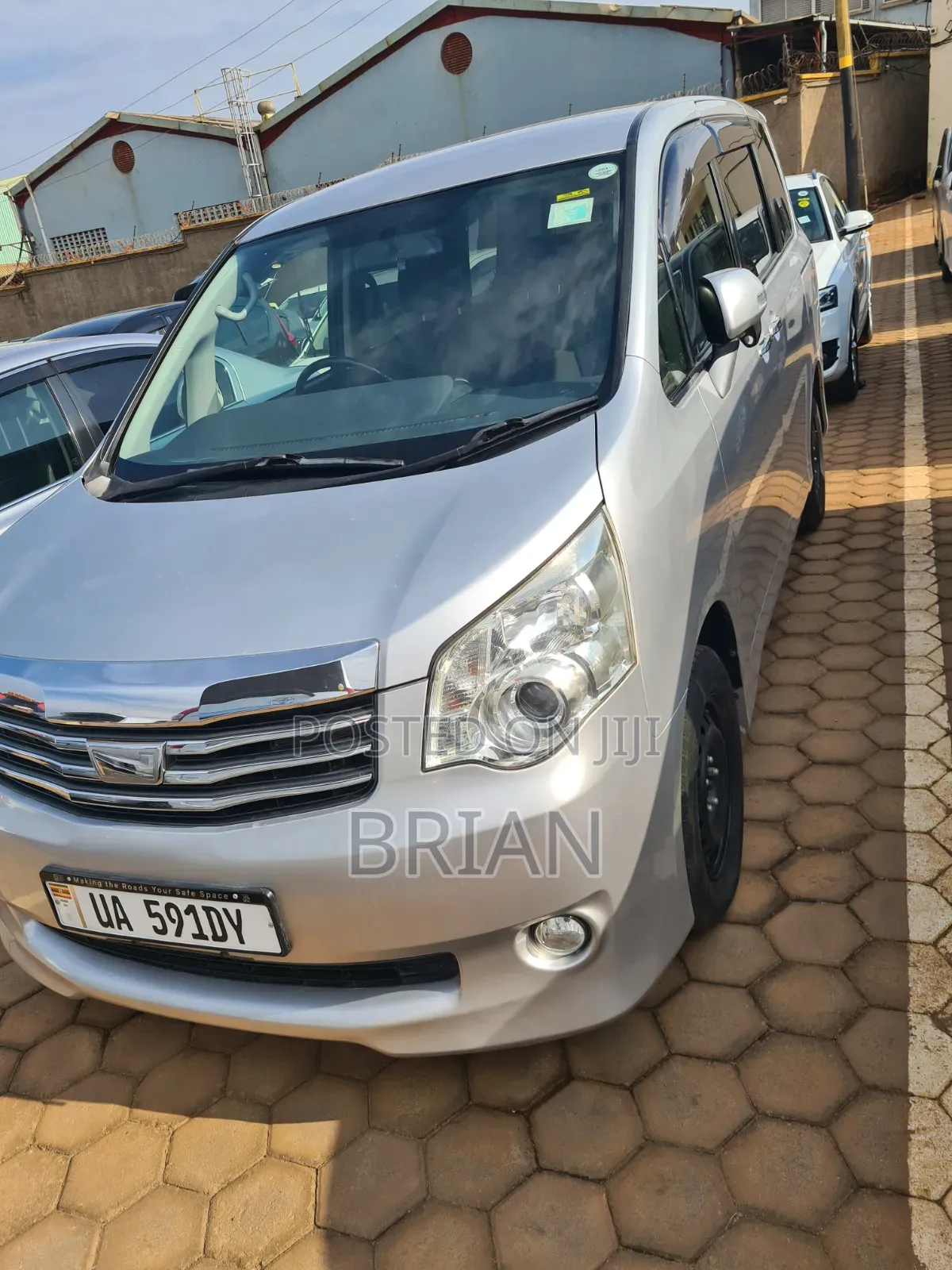 Toyota Noah 2011 Silver