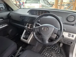 Toyota Corolla Rumion 2009 White