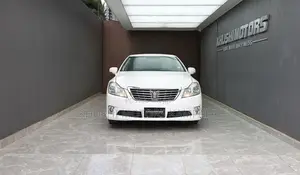 Toyota Crown 2012 White