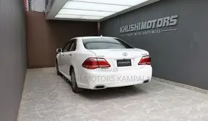 Toyota Crown 2012 White