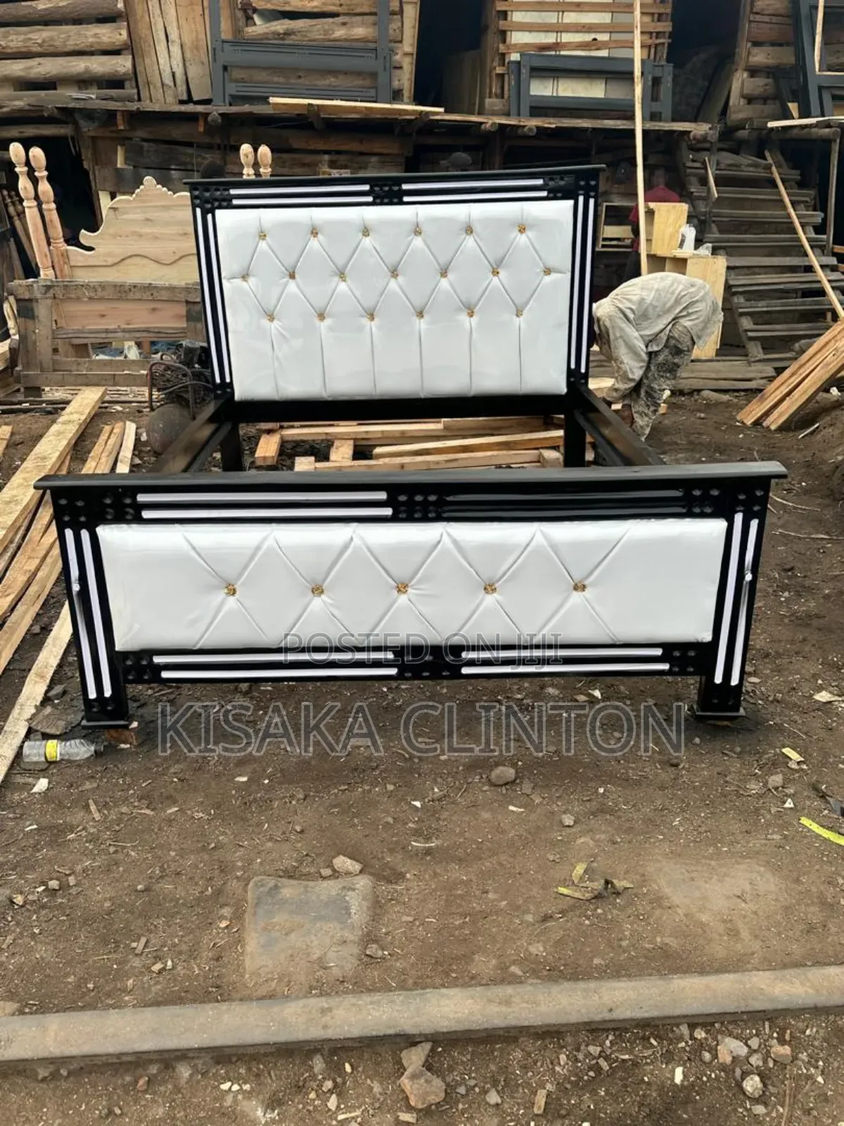5x6 Bed in Black and White Leather