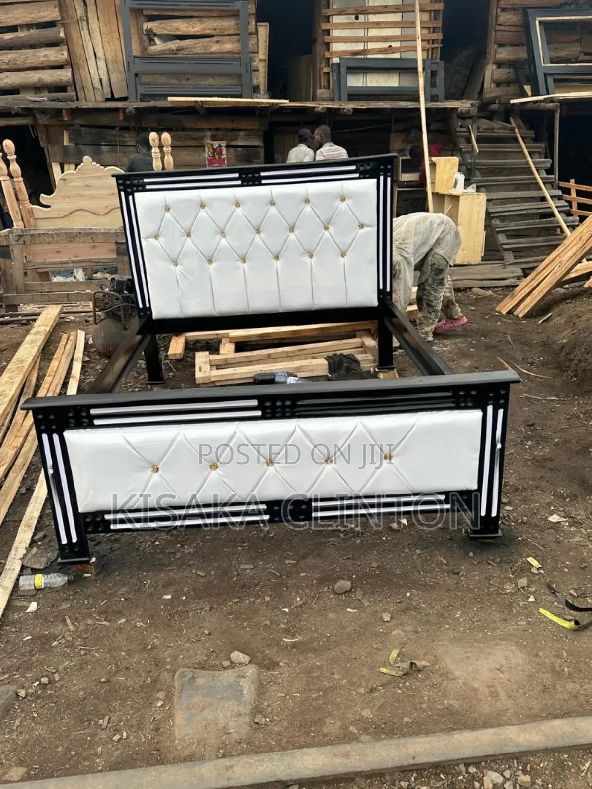 5x6 Bed in Black and White Leather