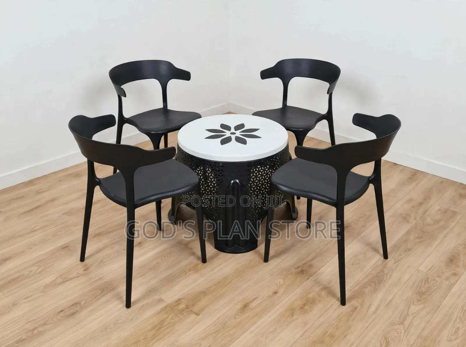 4-Seater Decorative Table /Coffee Table and Chairs for Bars
