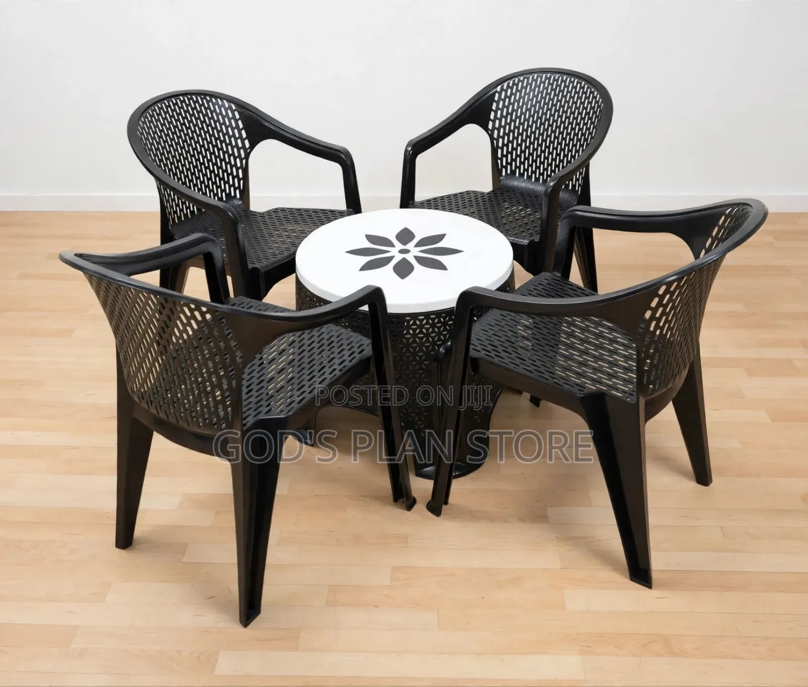 4-Seater Decorative Table /Coffee Table and Chairs for Bars