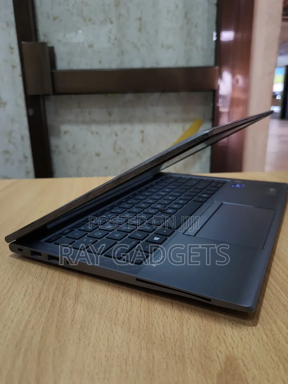 New Laptop HP ZBook Firefly G8 16GB Intel Core i7 SSD 512GB