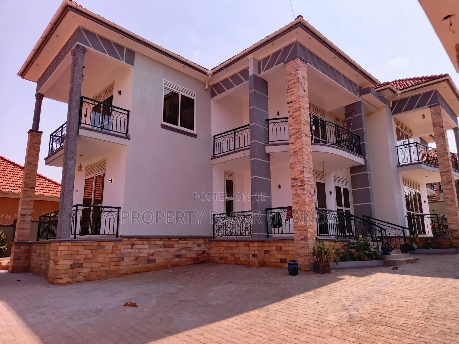 5bdrm Mansion in Kira for rent