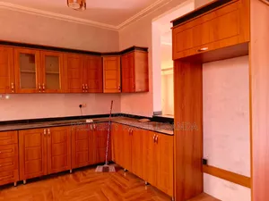 5bdrm Mansion in Kira for rent