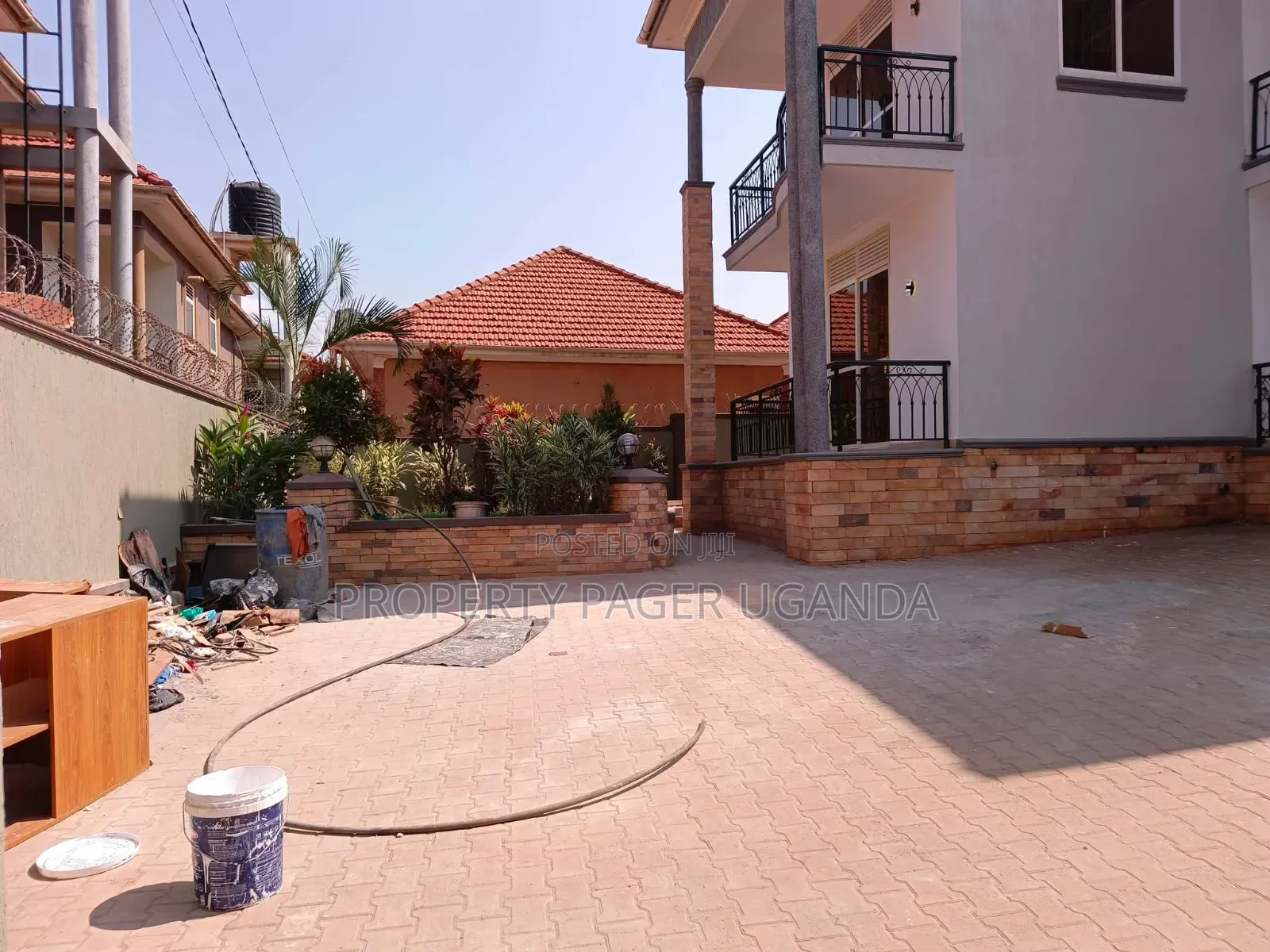 5bdrm Mansion in Kira for rent