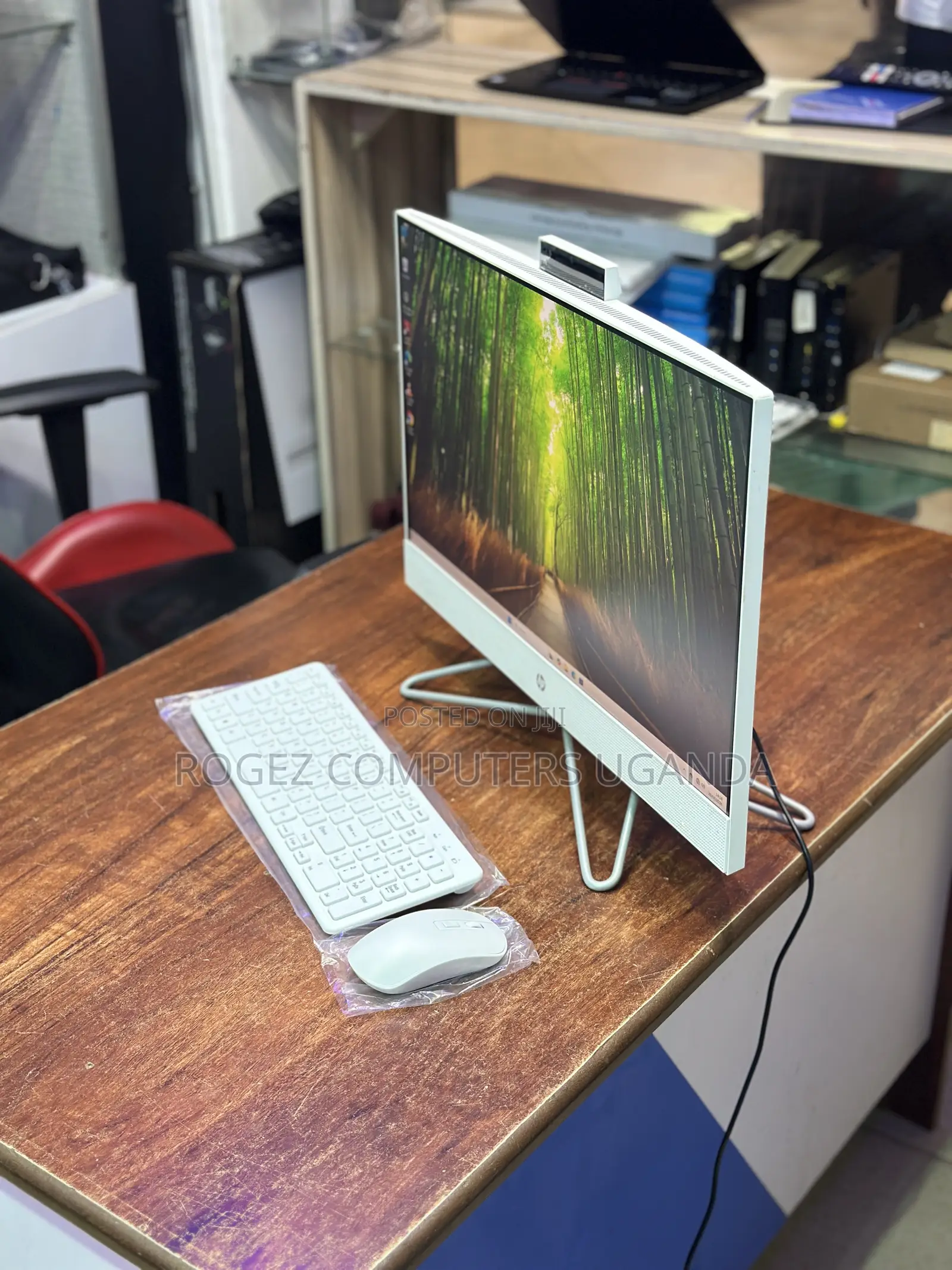 New HP ProOne 240 G10 All-in-One 8GB Intel Core i7 SSD 256GB