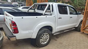 Toyota Hilux 2012 White