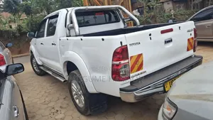 Toyota Hilux 2012 White