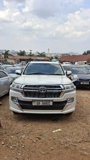 Toyota Land Cruiser 2012 White
