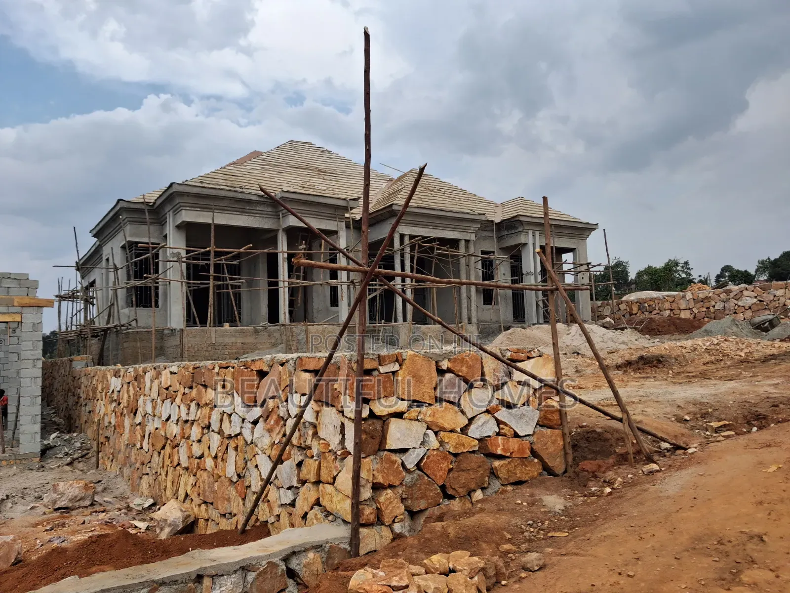 Furnished 5bdrm Bungalow in Kira for sale