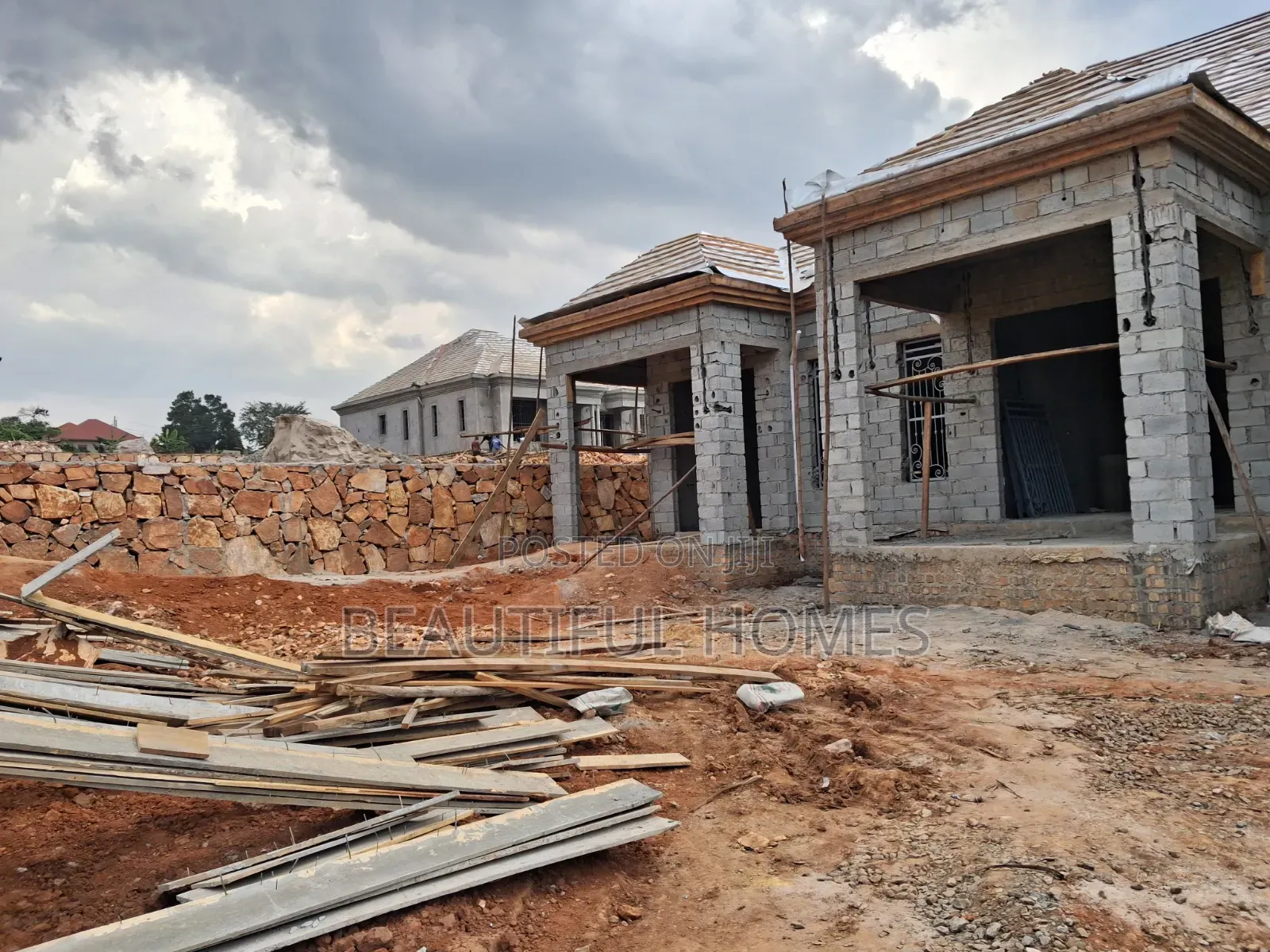 Furnished 5bdrm Bungalow in Kira for sale