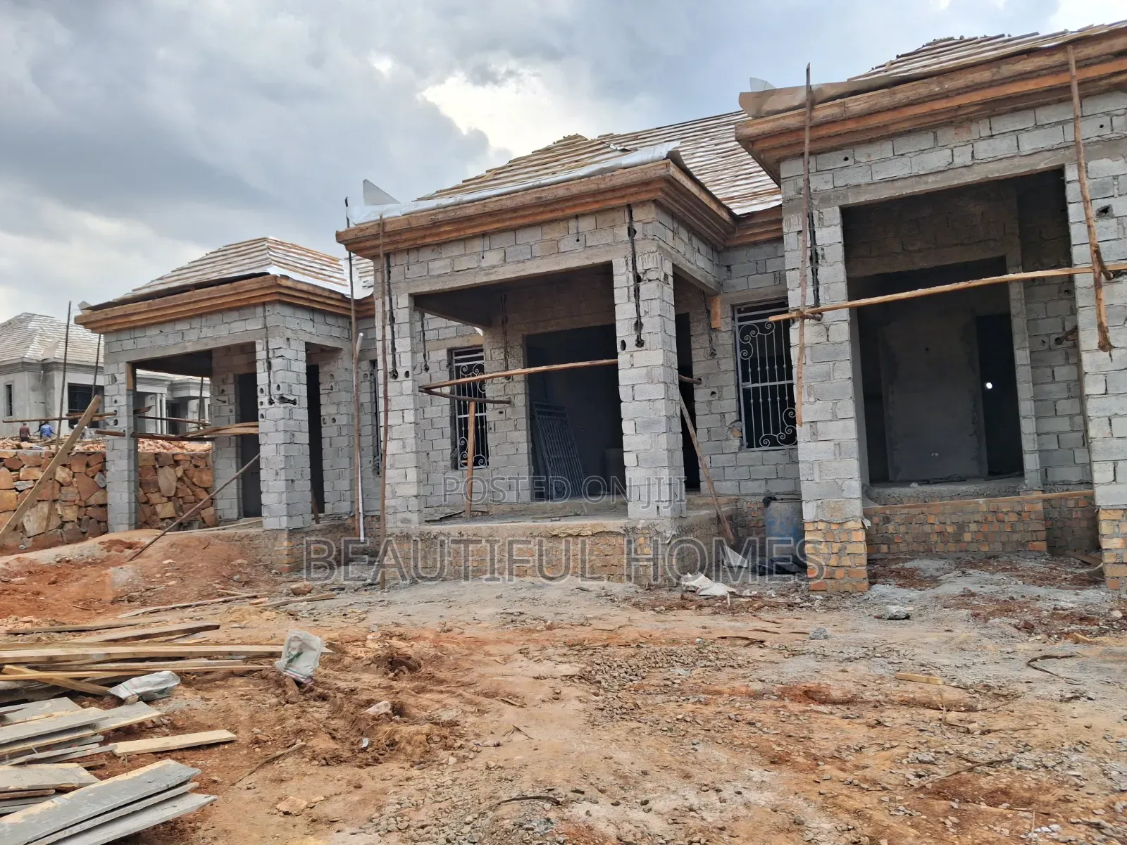 Furnished 5bdrm Bungalow in Kira for sale