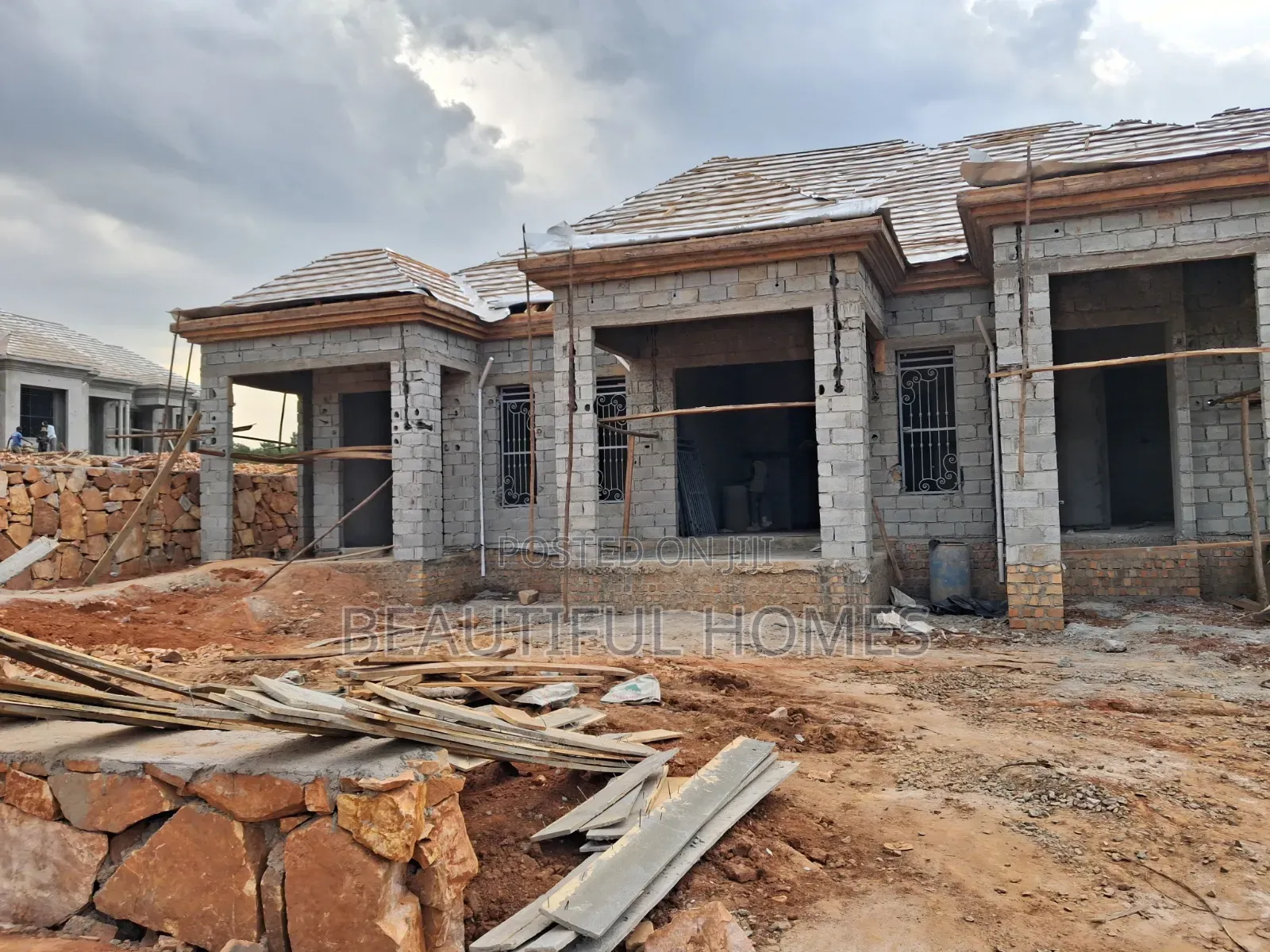 Furnished 5bdrm Bungalow in Kira for sale