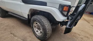 Toyota Land Cruiser 2005 White