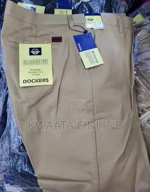 Dockers Classic Fit Men's Khaki Pants Wrinkle-Free Cotton Trousers