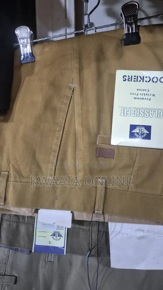 Dockers Classic Fit Men's Khaki Pants Wrinkle-Free Cotton Trousers
