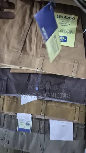Dockers Classic Fit Men's Khaki Pants Wrinkle-Free Cotton Trousers