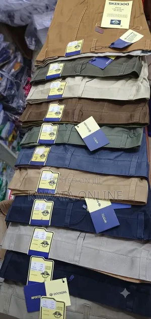 Dockers Classic Fit Men's Khaki Pants Wrinkle-Free Cotton Trousers
