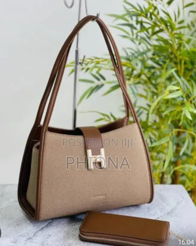 Chris Rose Hand Bags With a Purse