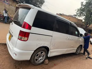 Toyota Noah 2005 Maroon