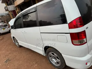 Toyota Noah 2005 Maroon