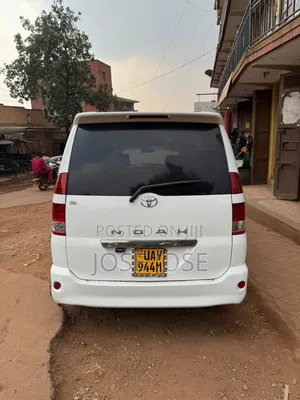 Toyota Noah 2005 Maroon
