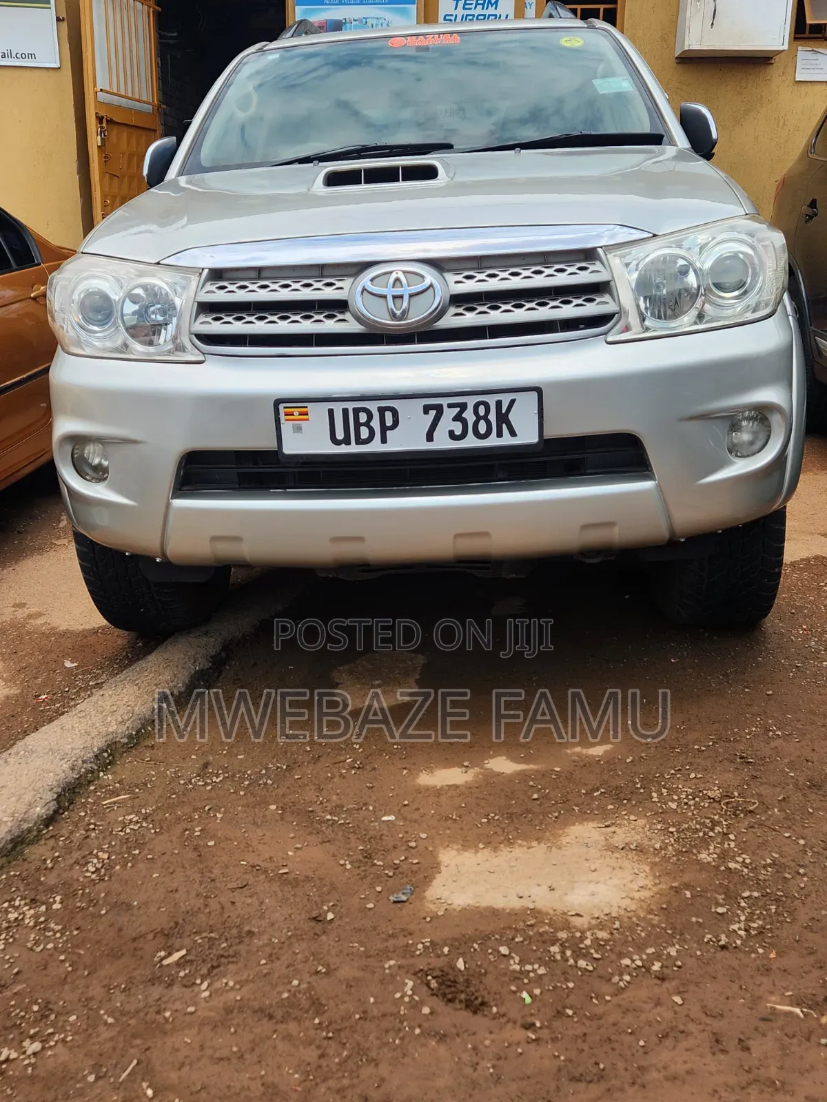 Toyota Fortuner 2010 Gold