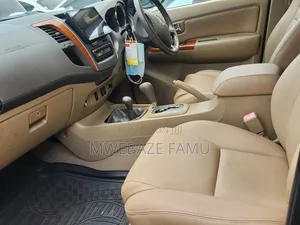 Toyota Fortuner 2010 Gold