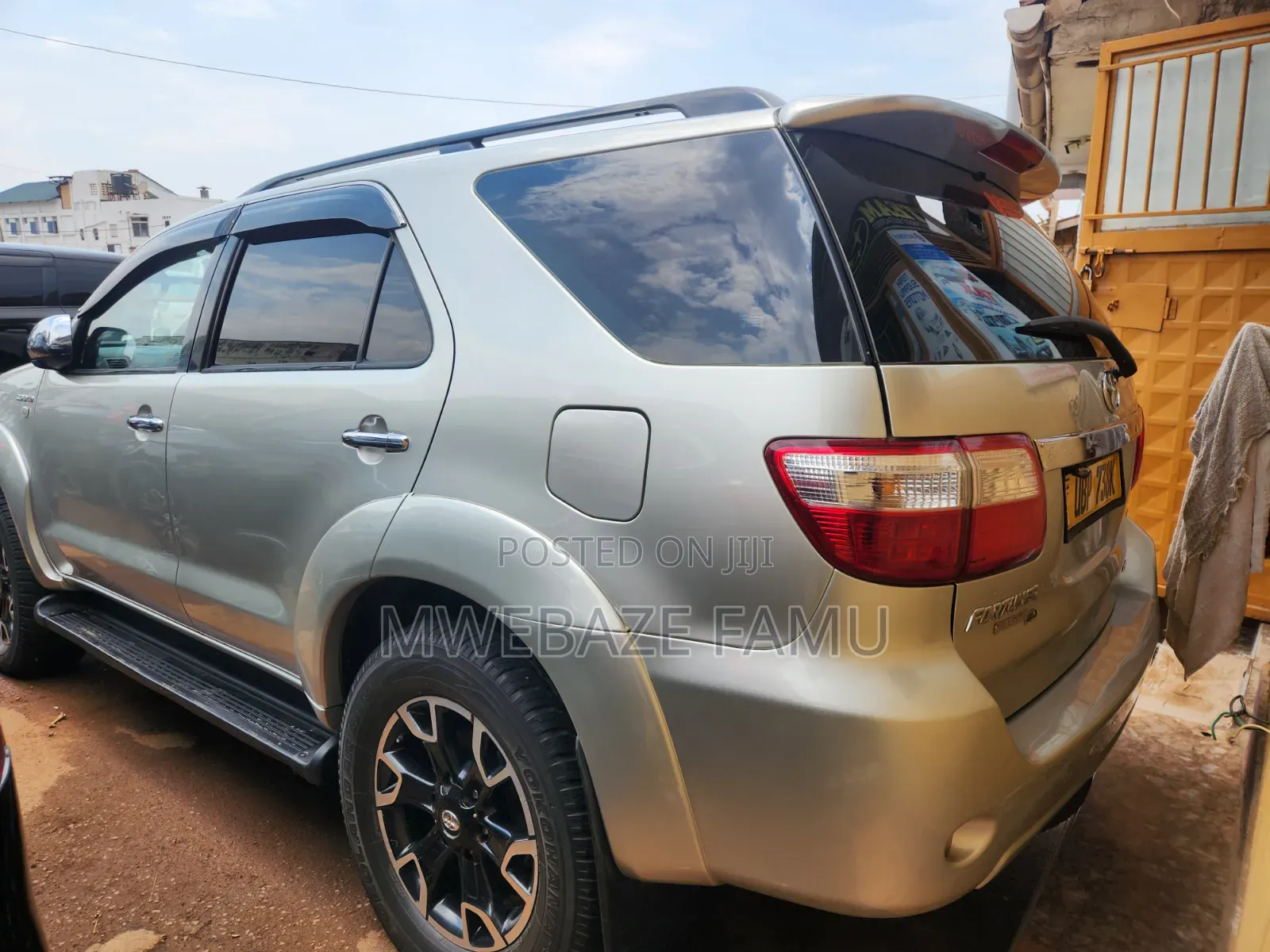 Toyota Fortuner 2010 Gold