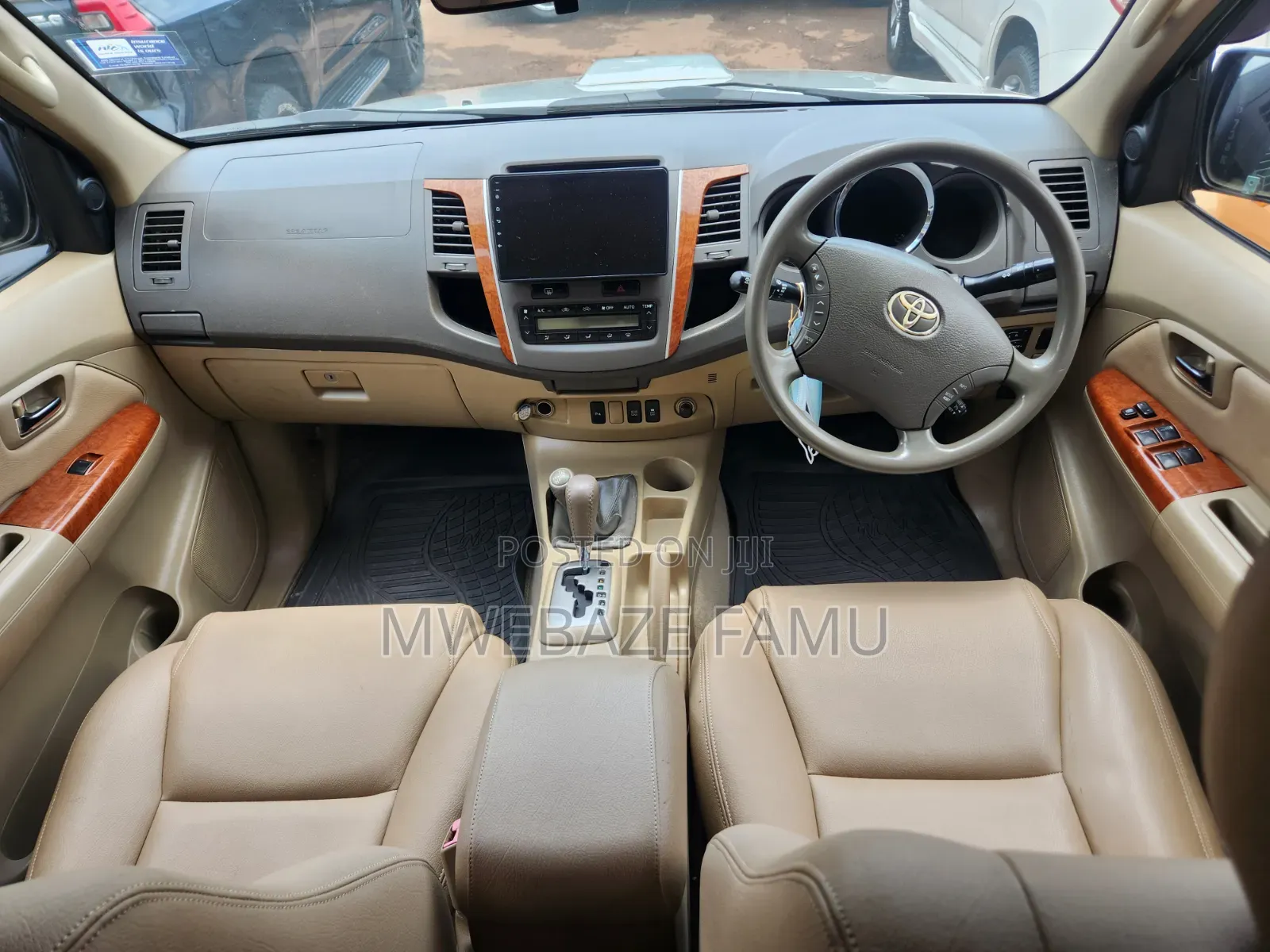 Toyota Fortuner 2010 Gold
