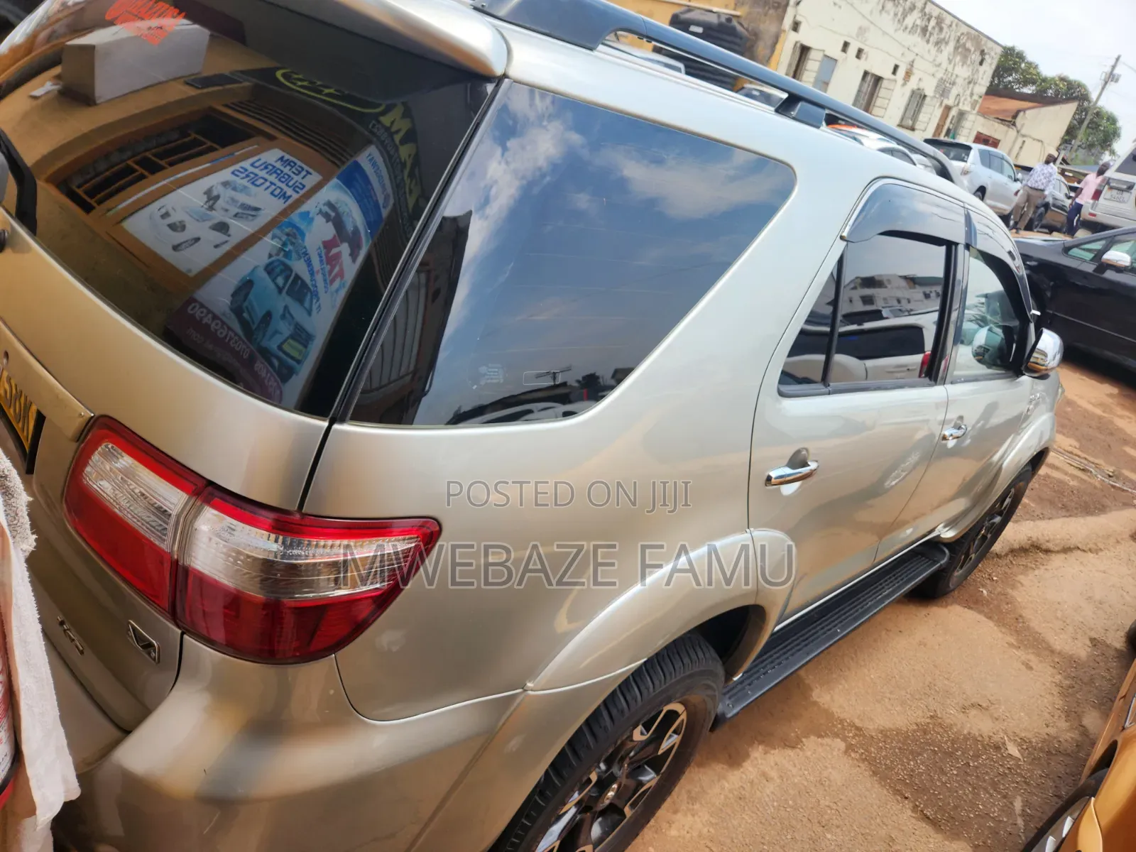 Toyota Fortuner 2010 Gold
