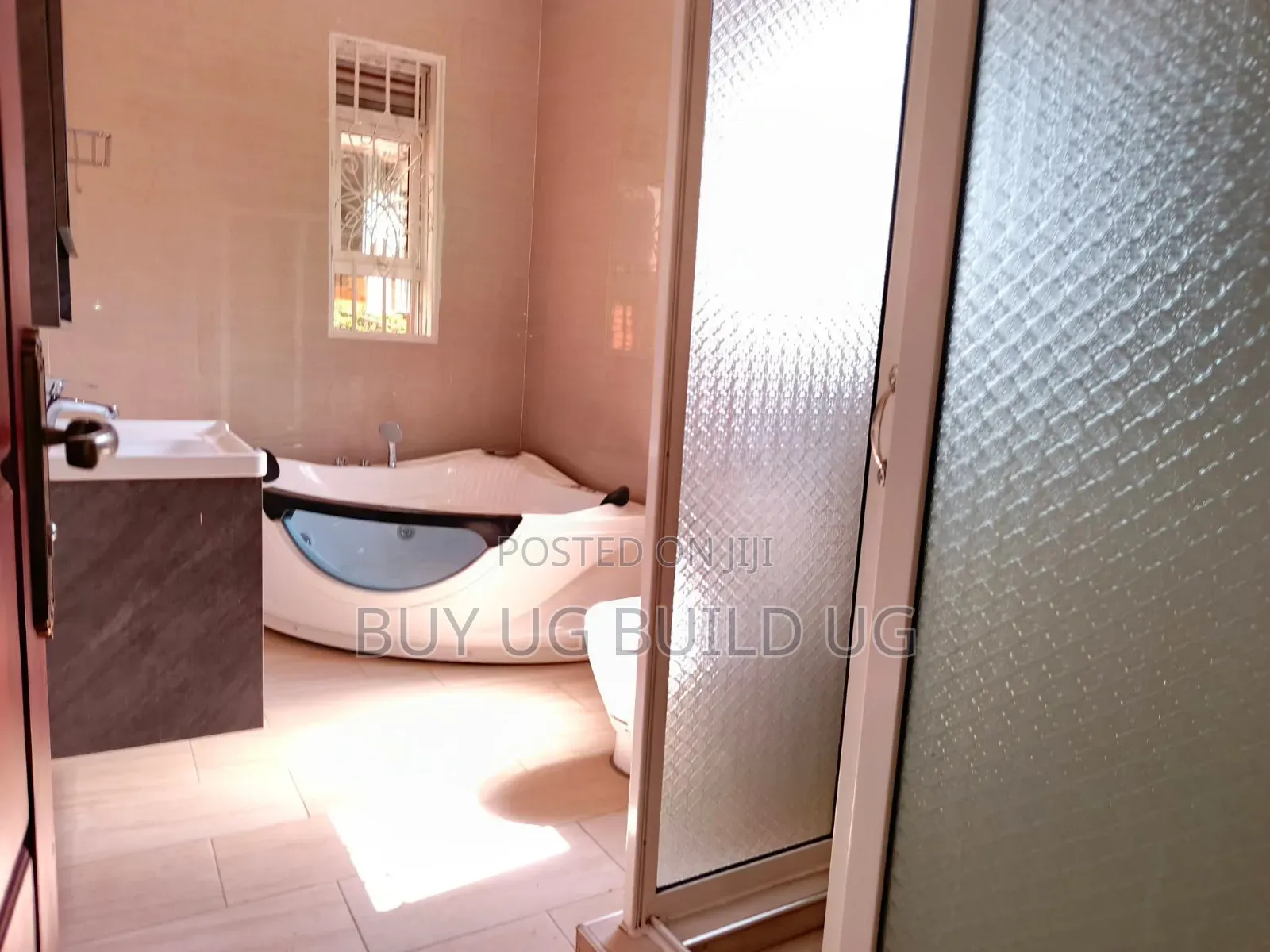 6bdrm Maisonette in Kira-Town, Central Division for rent
