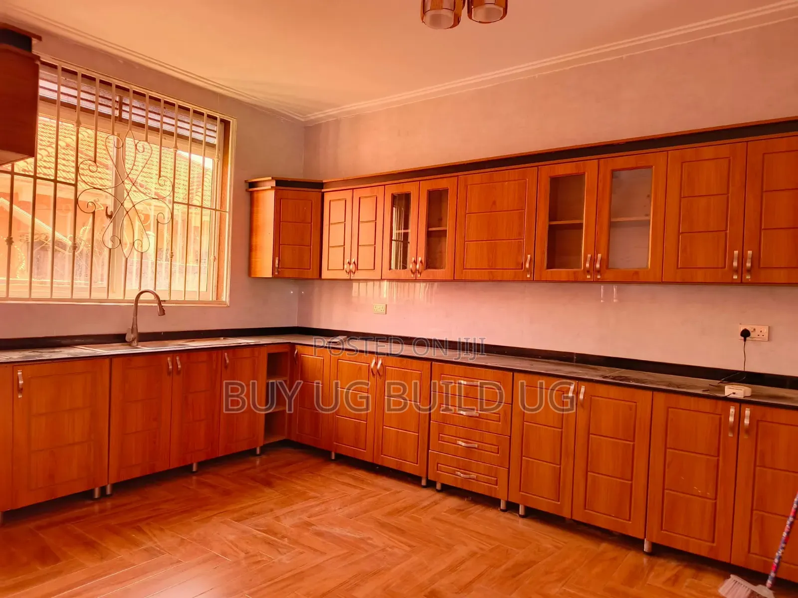 6bdrm Maisonette in Kira-Town, Central Division for rent