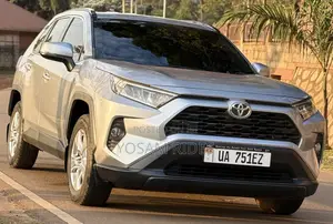 Toyota RAV4 XLE Premium FWD 2020 Silver