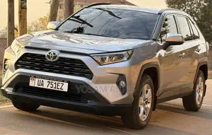 Toyota RAV4 XLE Premium FWD 2020 Silver