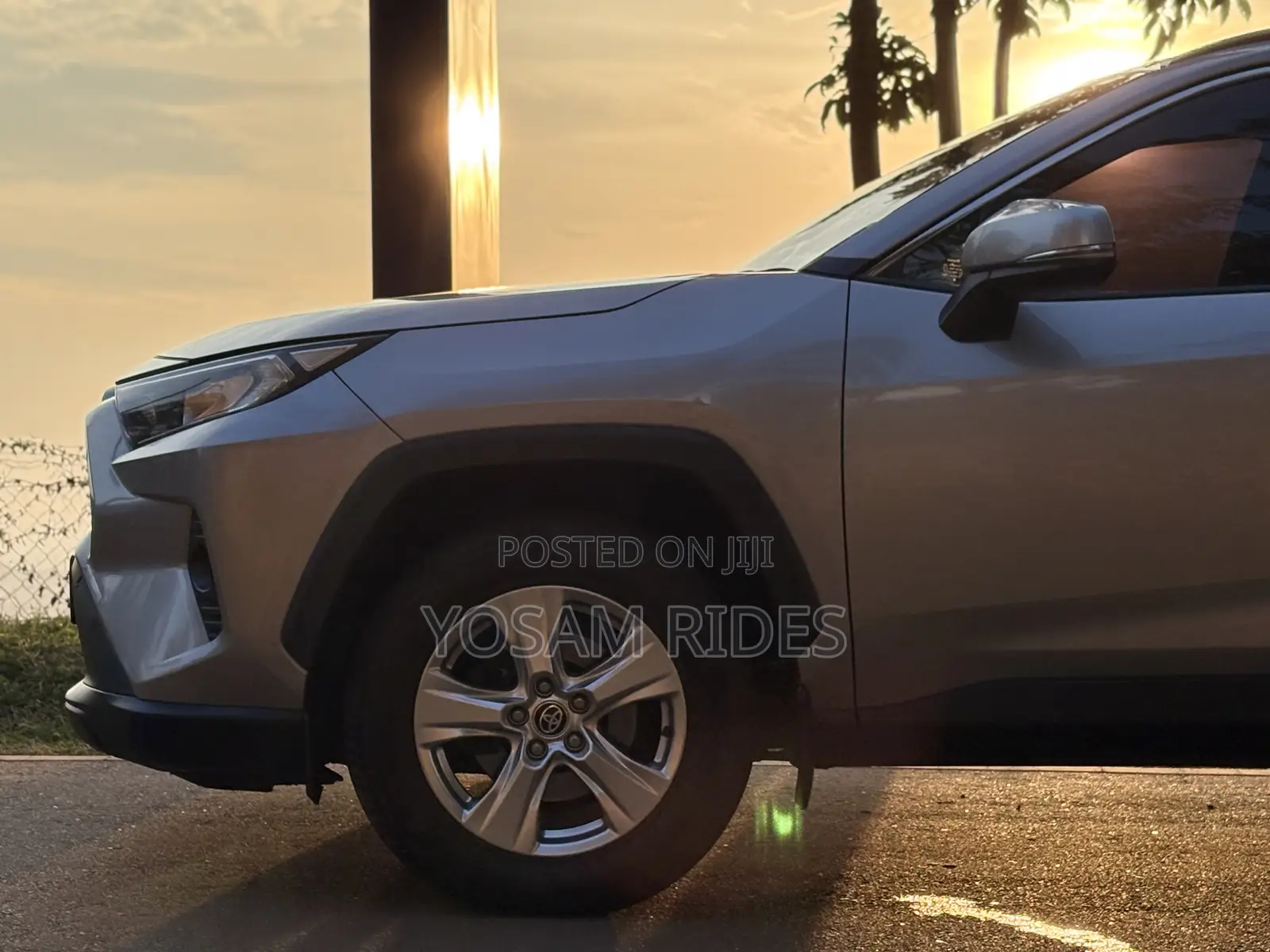 Toyota RAV4 XLE Premium FWD 2020 Silver