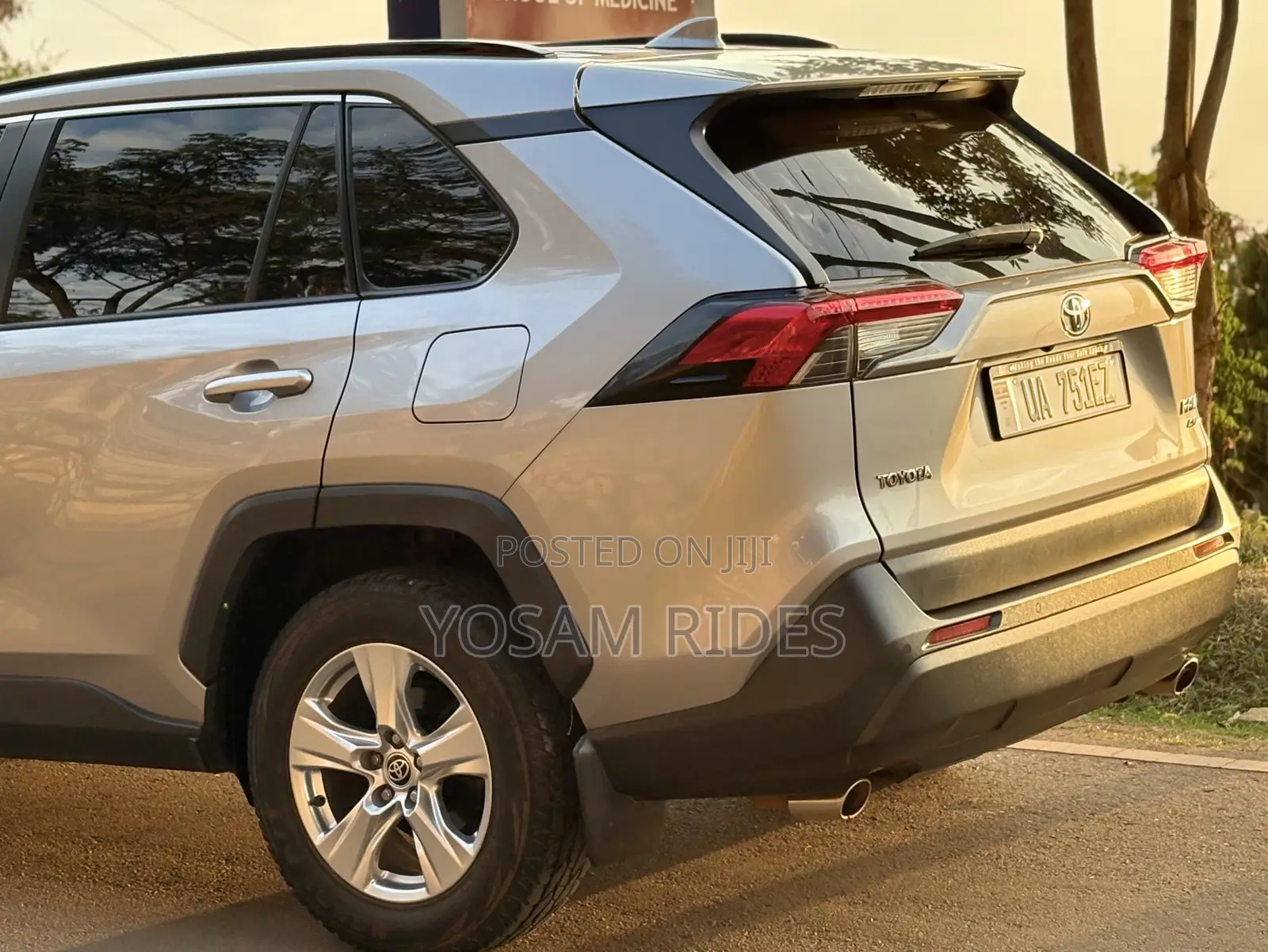 Toyota RAV4 XLE Premium FWD 2020 Silver