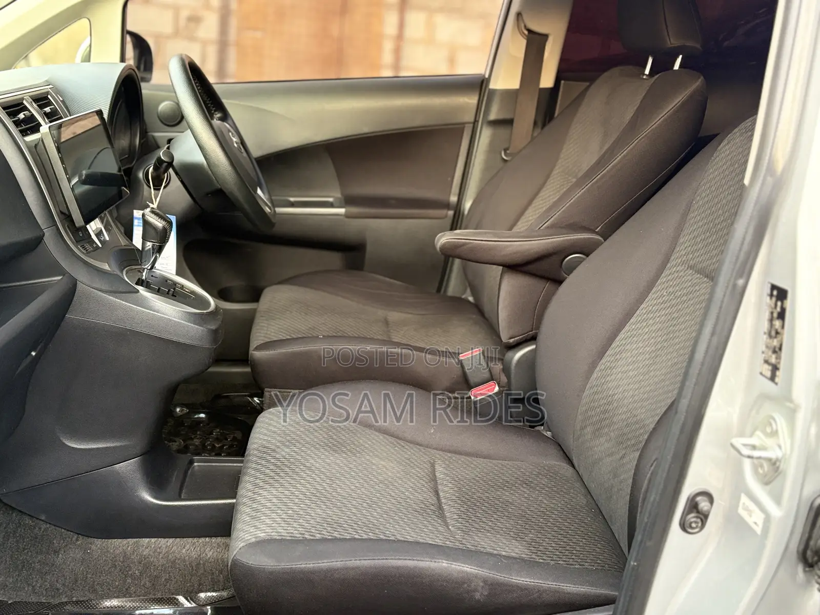 Toyota Ractis 1.5 FWD 2011 Silver