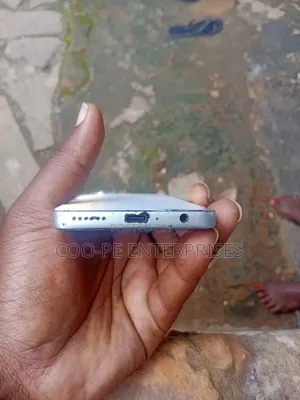 Tecno Camon 19 128 GB Blue