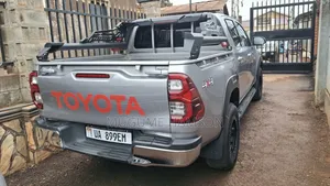Toyota Hilux 2020 Silver