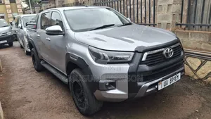 Toyota Hilux 2020 Silver